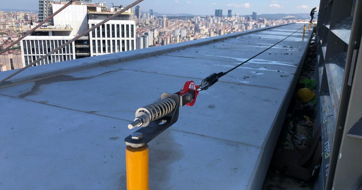 Líneas de Vida para Trabajo en Altura: Guía Completa para una Protección Real y Certificad